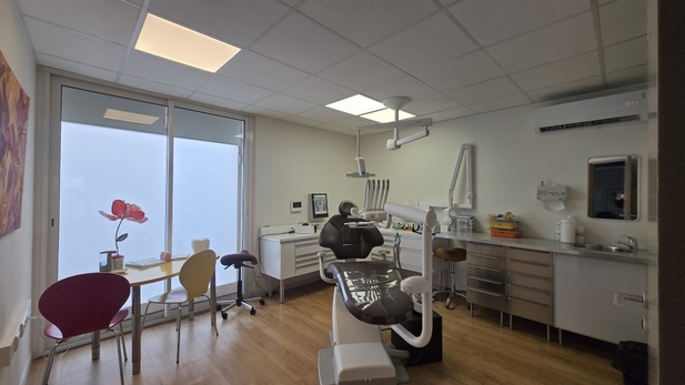 opportunité rare : cession cabinet dentaire + immeuble complet en plein cœur de genay (69)