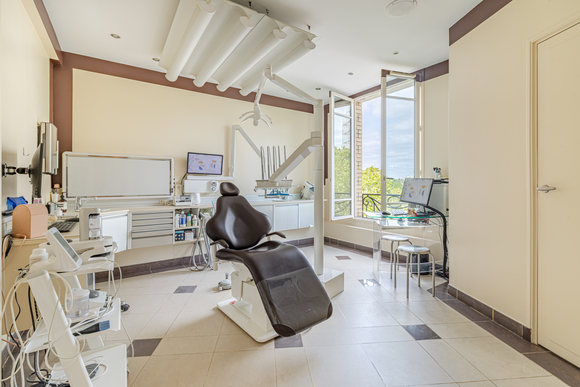 🦷 sydel · Paris (75) – 3 fauteuils, omnipratique & implantologie · Réf. 7509