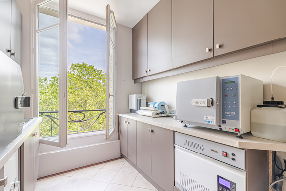 🦷 sydel · Paris (75) – 3 fauteuils, omnipratique & implantologie · Réf. 7509