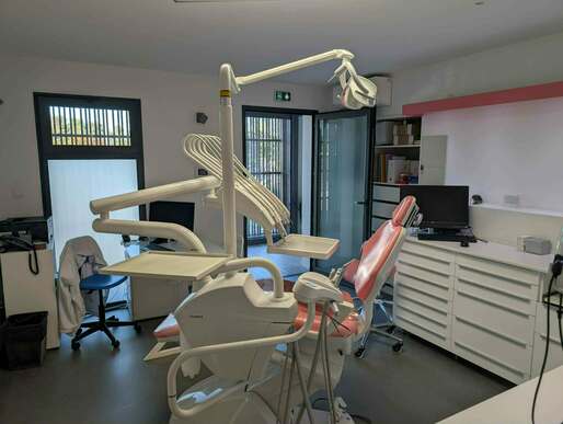 Cession parts cabinet dentaire en association
