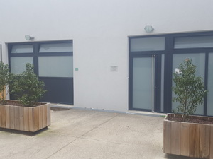 Cabinet dentaire moderne , parfaitement entretenu - 20 min au nord ouest de Lyon, 