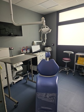 Cabinet dentaire moderne , parfaitement entretenu - 20 min au nord ouest de Lyon, 