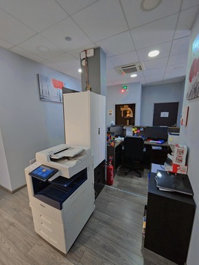 Cabinet dentaire moderne , parfaitement entretenu - 20 min au nord ouest de Lyon, 