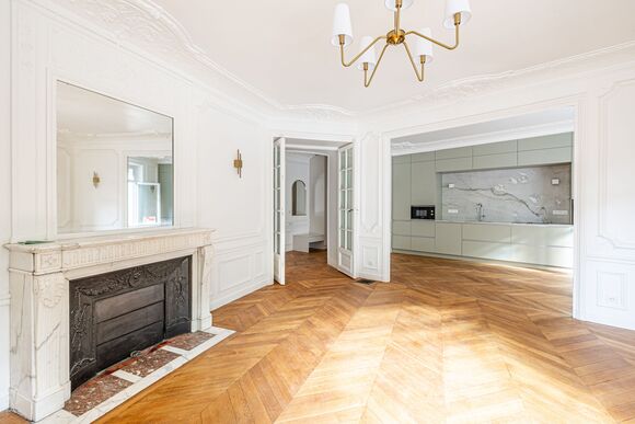 Paris 7e Suffren-Unesco Rez-de-chaussée de caractère 130m2 entièrement rénové