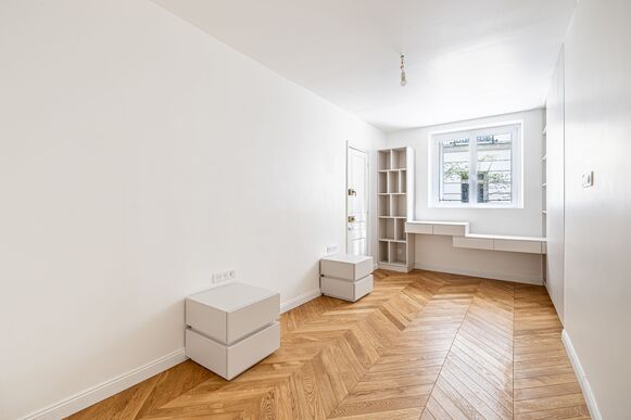 Paris 7e Suffren-Unesco Rez-de-chaussée de caractère 130m2 entièrement rénové