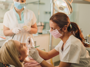Assistant(e) dentaire qualifié(e) - Paris 16 e H/F