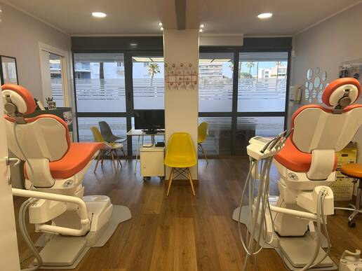 🦷 sydel · Bastia (20) – murs + fonds, cabinet d'orthodontie 5 fauteuils · Réf. 2001