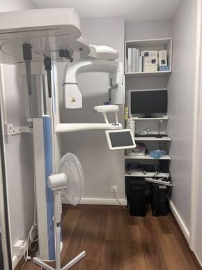 🦷 sydel · Bastia (20) – murs + fonds, cabinet d'orthodontie 5 fauteuils · Réf. 2001