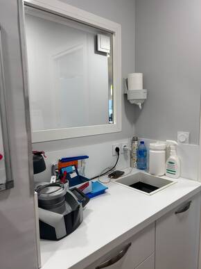 🦷 sydel · Bastia (20) – murs + fonds, cabinet d'orthodontie 5 fauteuils · Réf. 2001