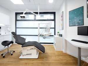 Lyon 2e (Ainay) — cabinet d'orthodontie équipé à louer, 150 m², clé en main