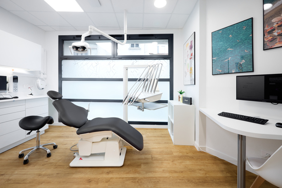 Lyon 2e (Ainay) — cabinet d'orthodontie équipé à louer, 150 m², clé en main