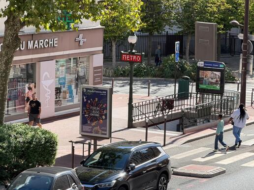 CABINET DENTAIRE ÉQUIPÉ AVEC MURS