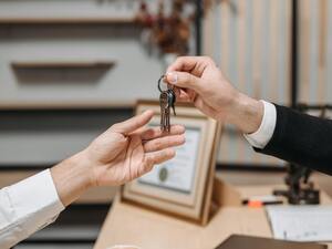 (78) Local professionnel de 142 m² à vendre à Mantes-la-Jolie (Réf : VI/134) 