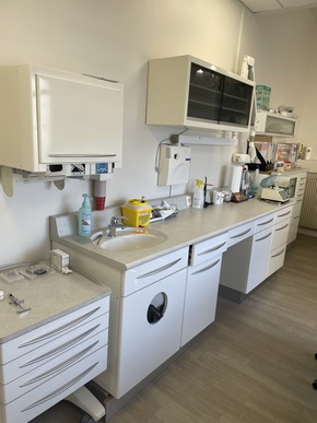 Opportunité rare : location d’un cabinet dentaire clé en main incluant les murs et l’ensemble du matériel professionnel.