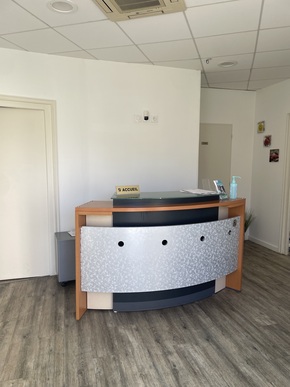 Opportunité rare : location d’un cabinet dentaire clé en main incluant les murs et l’ensemble du matériel professionnel.