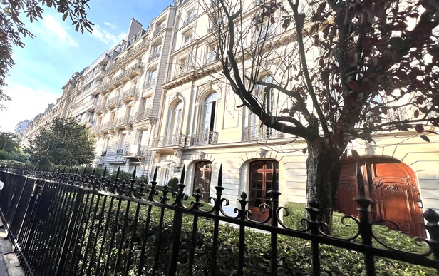 Local professionnel RdC PMR 290 m2 Paris 16e Idéal clinique dentaire esthétique orthodontie