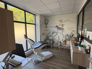 🦷 sydel · Néris-les-Bains (03) – cabinet d'ortho, murs + fonds, 4 fauteuils · Réf. 0301