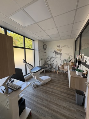 🦷 sydel · Néris-les-Bains (03) – cabinet d'ortho, murs + fonds, 4 fauteuils · Réf. 0301