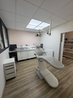 🦷 sydel · Néris-les-Bains (03) – cabinet d'ortho, murs + fonds, 4 fauteuils · Réf. 0301