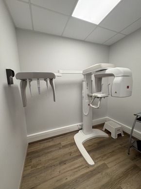 🦷 sydel · Néris-les-Bains (03) – cabinet d'ortho, murs + fonds, 4 fauteuils · Réf. 0301