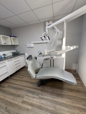 🦷 sydel · Néris-les-Bains (03) – cabinet d'ortho, murs + fonds, 4 fauteuils · Réf. 0301