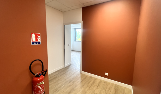 Plateau ERP 160 m² entièrement rénové - Immeuble médical