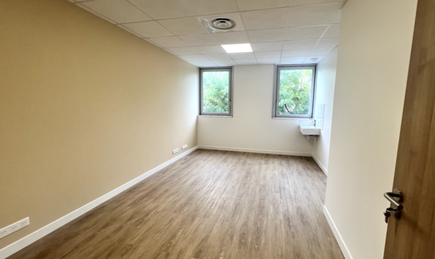 Plateau ERP 160 m² entièrement rénové - Immeuble médical
