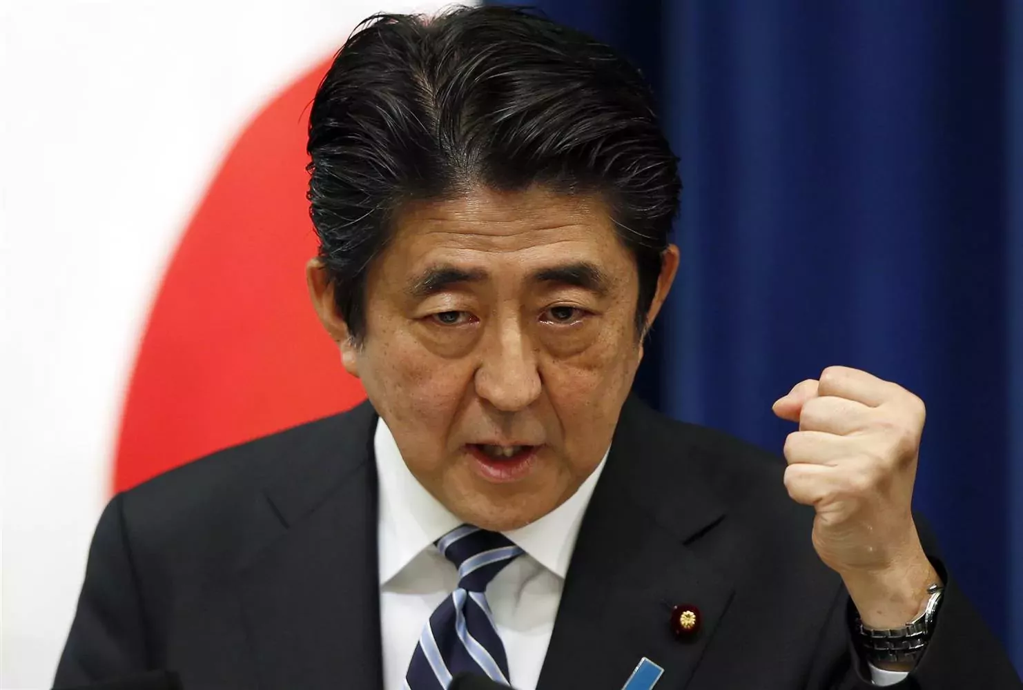 Même s'il n'a pas dévoilé la teneur de leurs discussions, le Premier ministre japonais a qualifié de "chaleureuses" et "franches" ses premières discussions avec le successeur de Barack Obama.