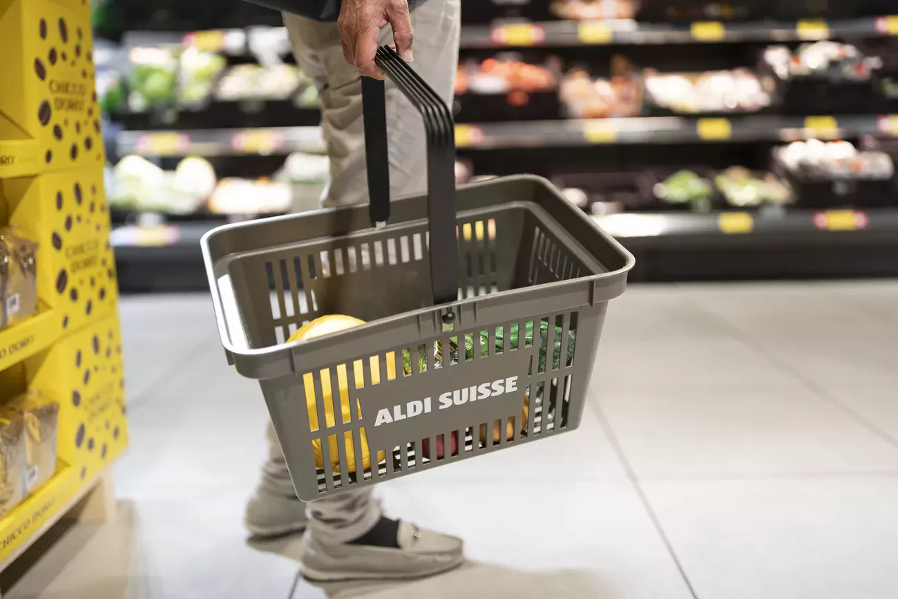 Le relèvement des tarifs du pain a frôlé les 11%, ceux des pâtes alimentaires, des oeufs et du café les 10% quand ceux du fromage à pâte dure et mi-dure ont pris 7%. 