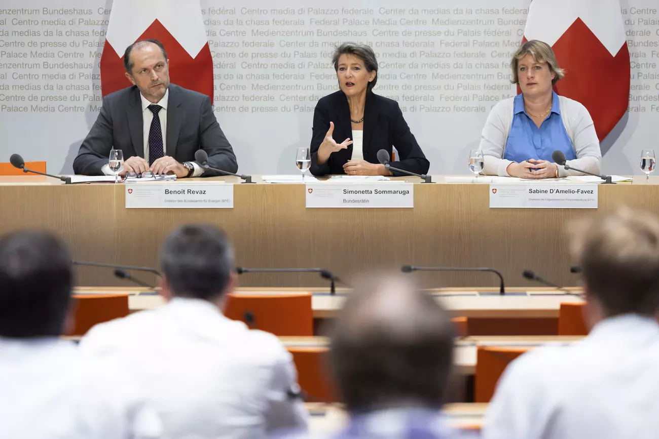 Le Conseil fédéral a tenu une séance extraordinaire lundi à midi, a expliqué Simonetta Sommaruga devant la presse à Berne.