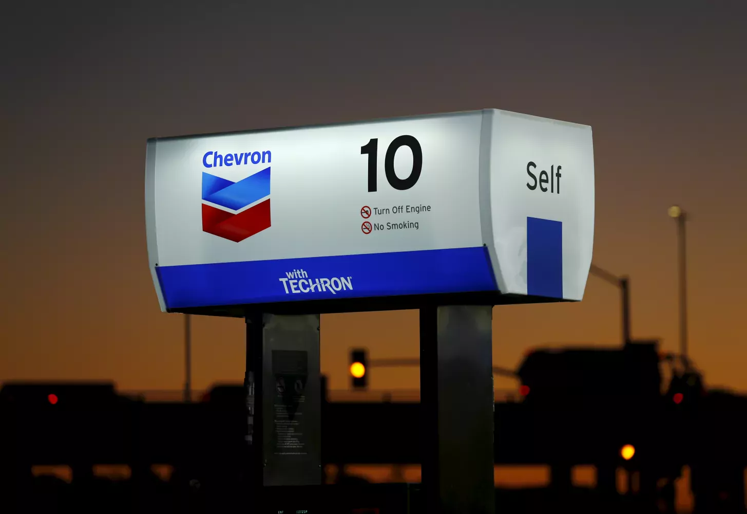 "Notre activité de production et d'exploration pétrolière et gazière a été impactée par un déclin de plus de 35% des prix du pétrole" comparé à il y a un an, a expliqué le CEO John Watson. (Reuters)