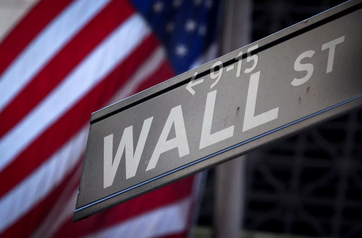  Selon les résultats définitifs, l'indice vedette Dow Jones Industrial Average a cédé 29,58 points à 20.924,76 points et le Nasdaq, à dominante technologique 15,25 points à 5.833,93 points. L'indice élargi S&P 500 a reculé de 6,92 points, soit 0,29%, à 2.368,39 points.