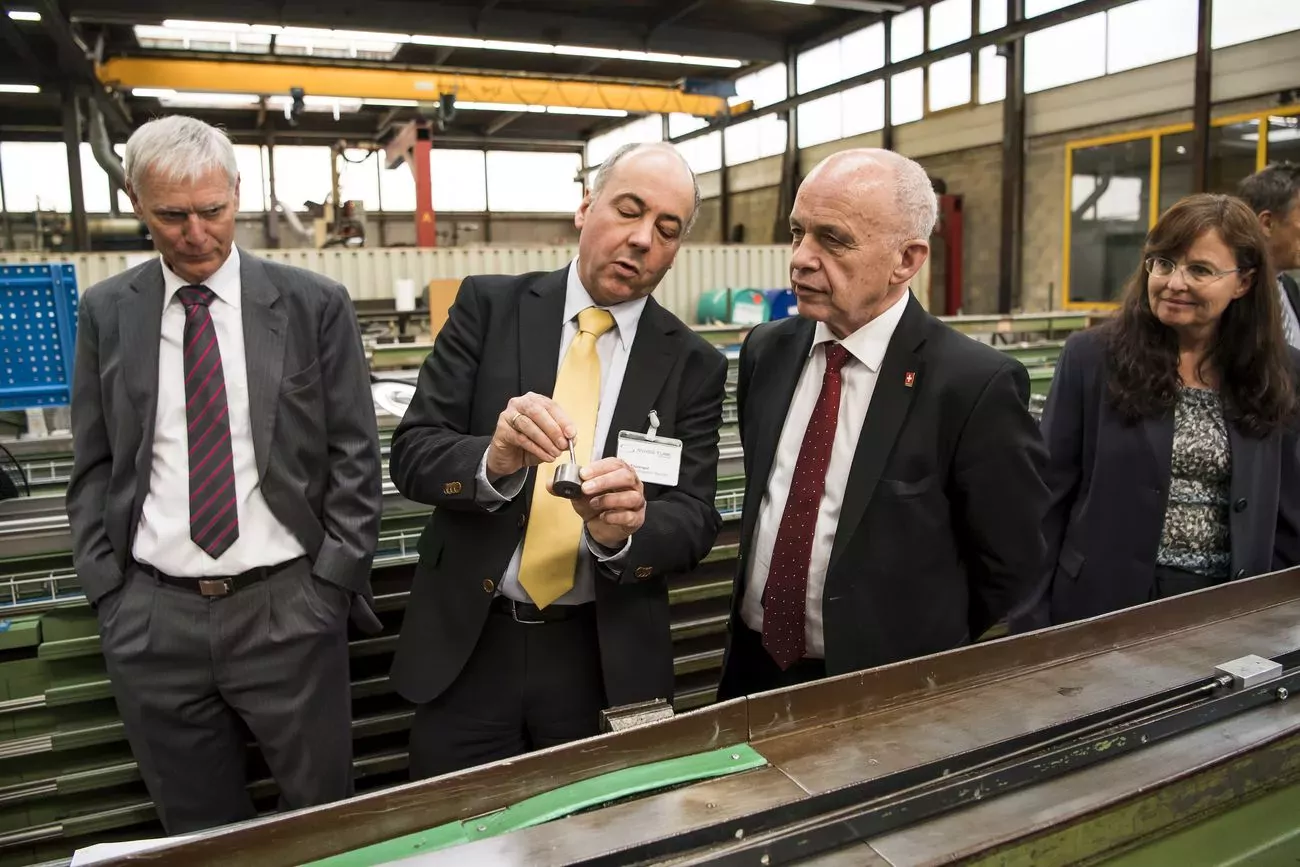L'usine Swiss-tube LN Industries emploie une centaine de personnes. Plus que centenaire, la PME exporte dans le monde entier les tubes à grande valeur ajoutée qu'elle produit dans le canton.