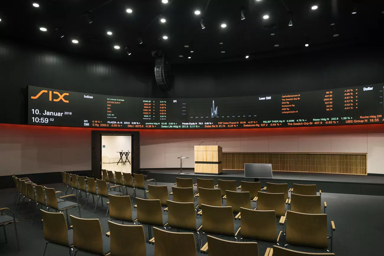 L'auditorium du SIX ConventionPoint, le centre de réunion et de congrès de la Bourse suisse SIX à Zurich. (Keystone / Christian Beutler)