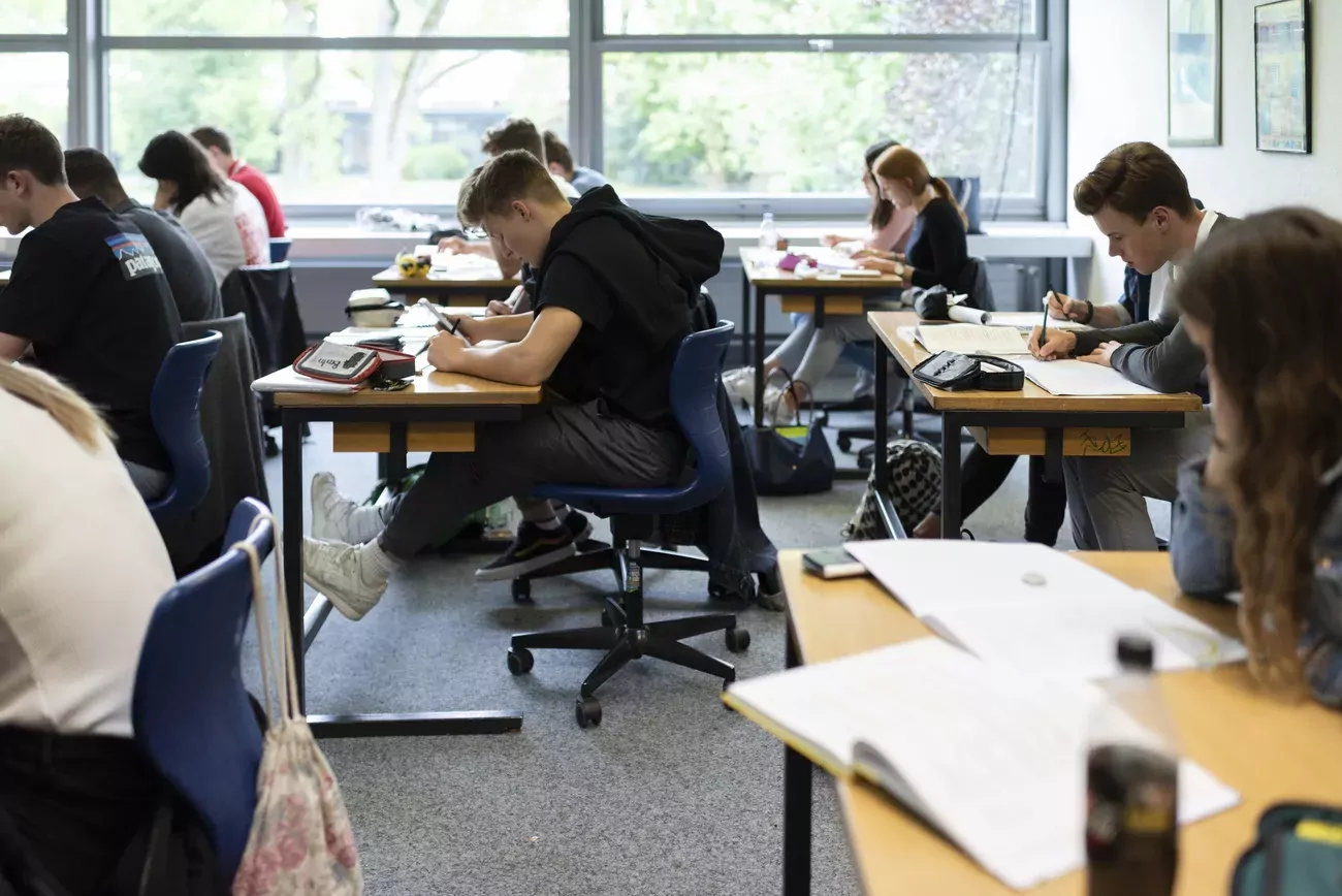 Dans les cantons où les examens n'auront pas lieu, les certificats seront décernés sur la base des notes de l'année.(Keystone)