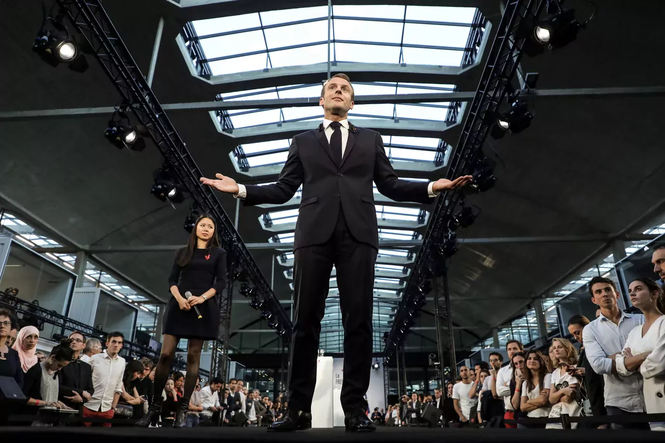 Emmanuel Macron auprès des start-up du campus Station F, à Paris, en octobre 2018. Chaque année, de 50 à 100 entrepreneurs français préfèrent le territoire suisse à la France pour créer leur nouvelle entreprise. (Keystone)