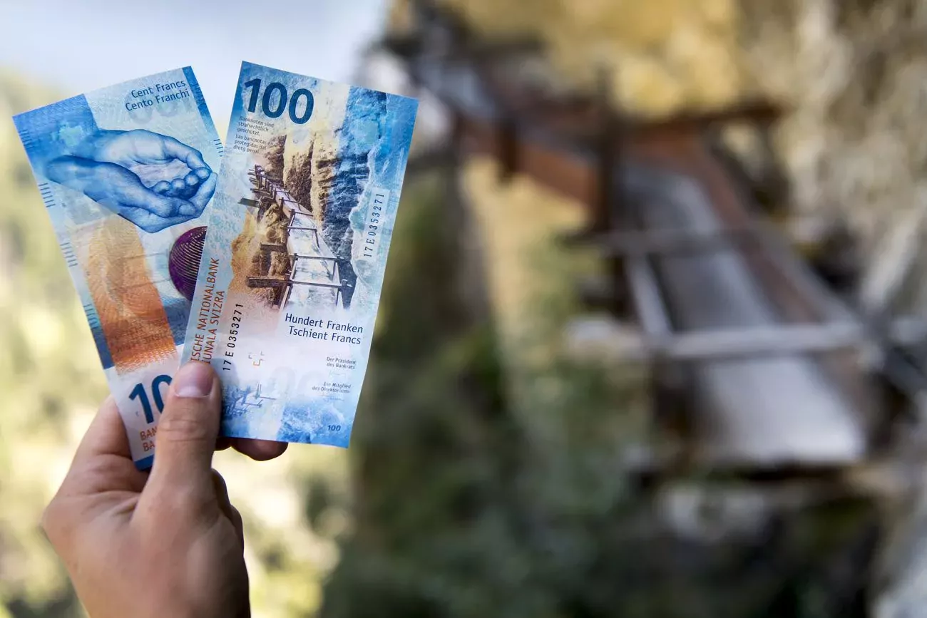 Les rentrées d'argent liées au travail forment la principale composante du revenu des ménages privés. (Keystone)
