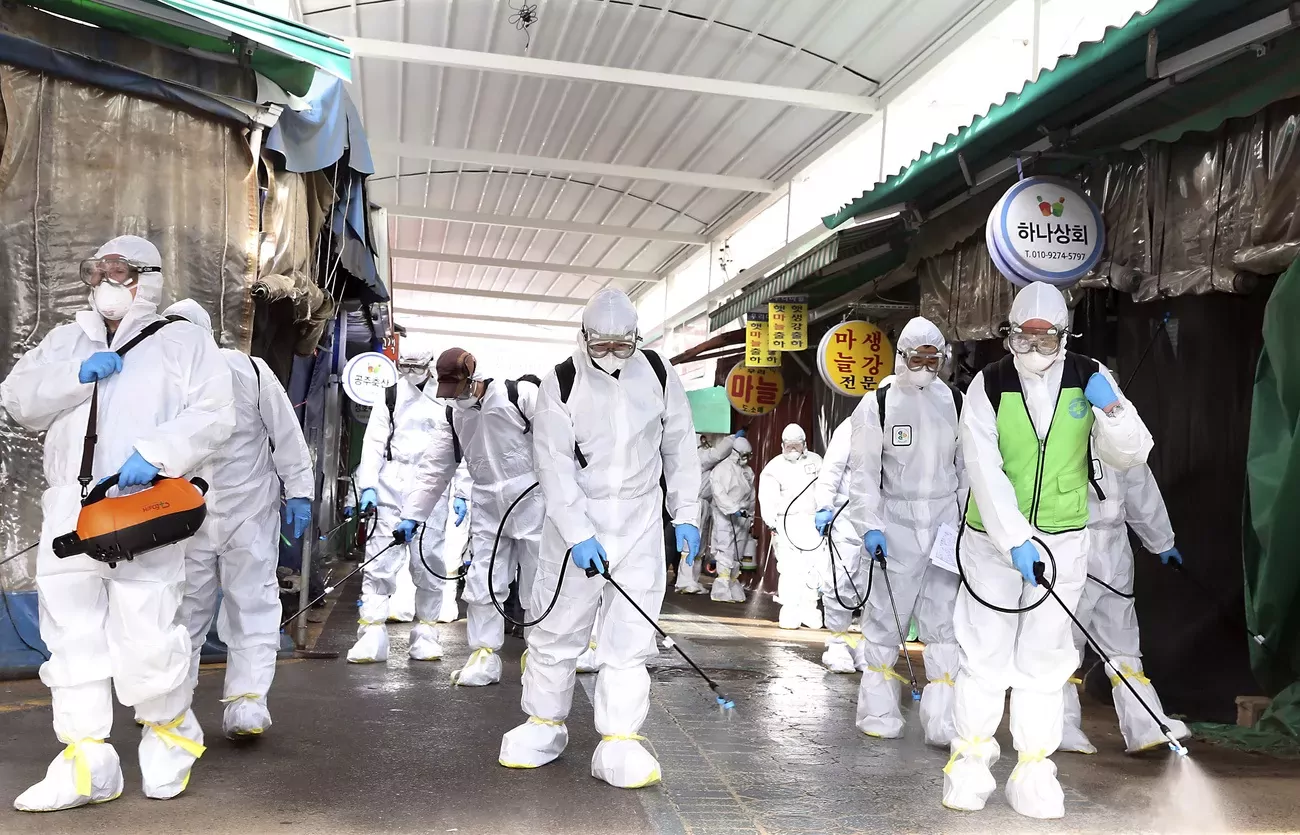 La Corée du Sud et l'Iran se retrouvent en première ligne, avec le plus grand nombre respectivement de cas de contamination et de décès en dehors de la Chine.(Keystone)