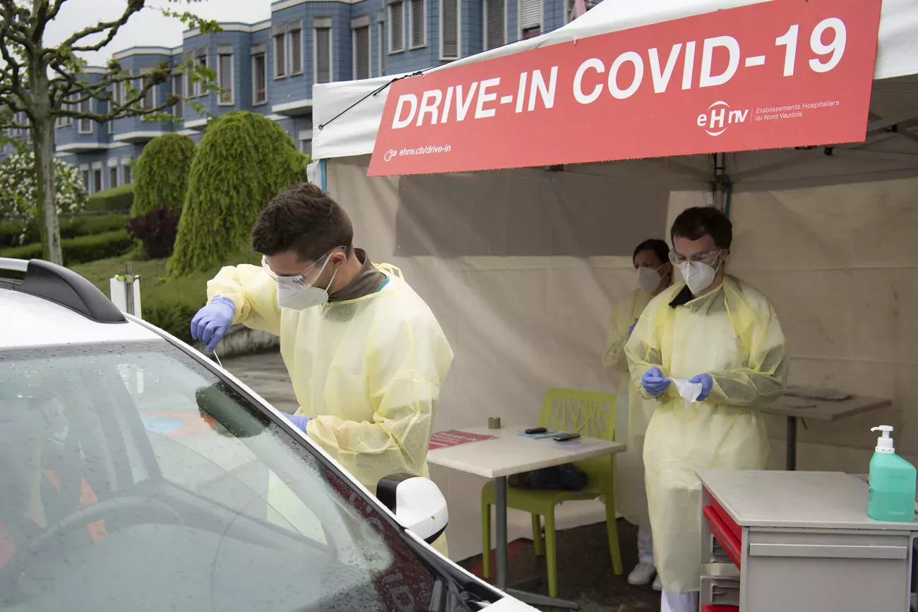 Un centre de dépistage du coronavirus à proximité des Etablissements Hospitaliers du Nord Vaudois, à Yverdon-les-bains. (Keystone)
