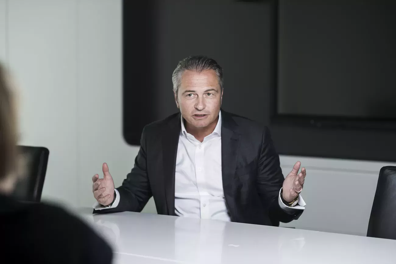 "Nous coopérons dans le domaine de la fibre optique, car cela fait sens pour les deux entrerpises en tant que sociétés autonomes de s'engager", a expliqué le patron de Sunrise, André Krause. (Keystone)