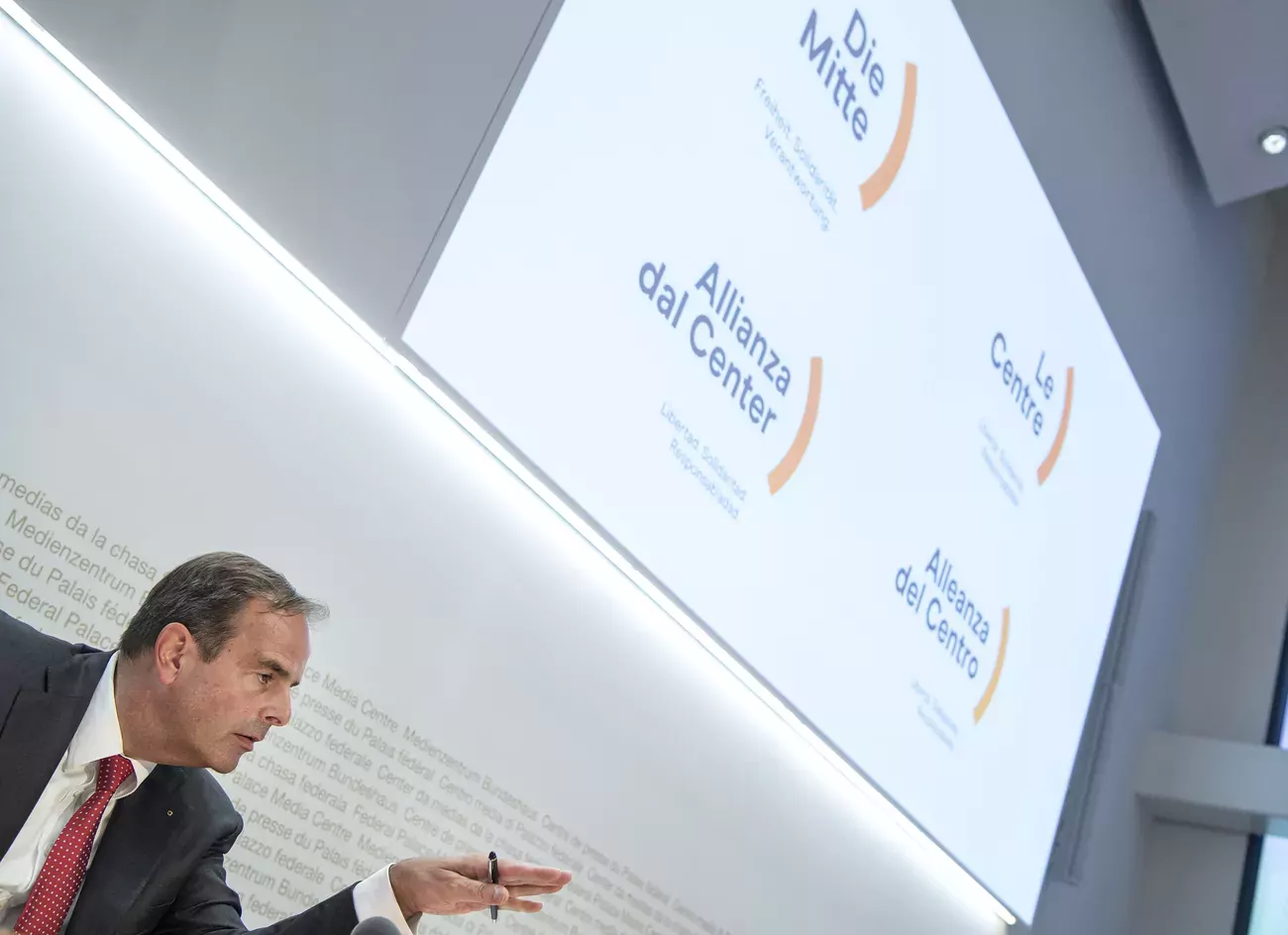 Gerhard Pfister. Le conseiller national et président du PDC a présenté nouveau nom et nouveau logo au public, vendredi.