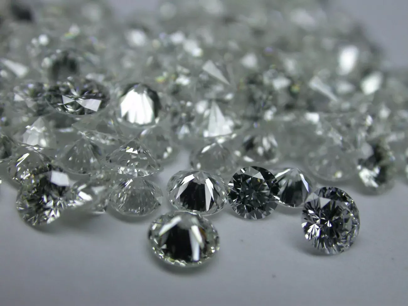 Les chercheurs pensent désormais que les vieilles roches souterraines contiennent au moins 1000 fois plus de diamants qu'ils ne le croyaient (keystone)