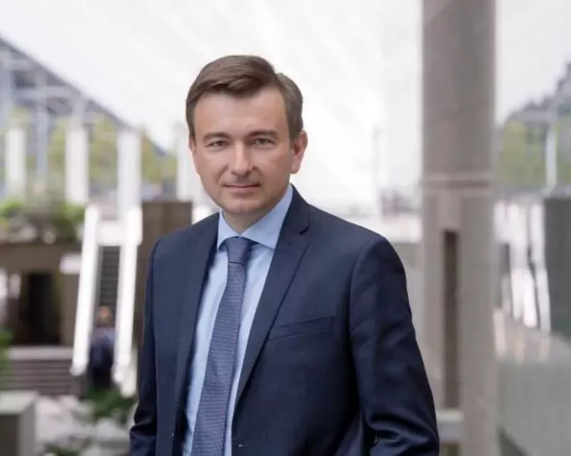 Christopher Guérin remplace Arnaud Poupart-Lafarge, qui avait annoncé son souhait de quitter ses fonctions, évoquant des "raisons personnelles".