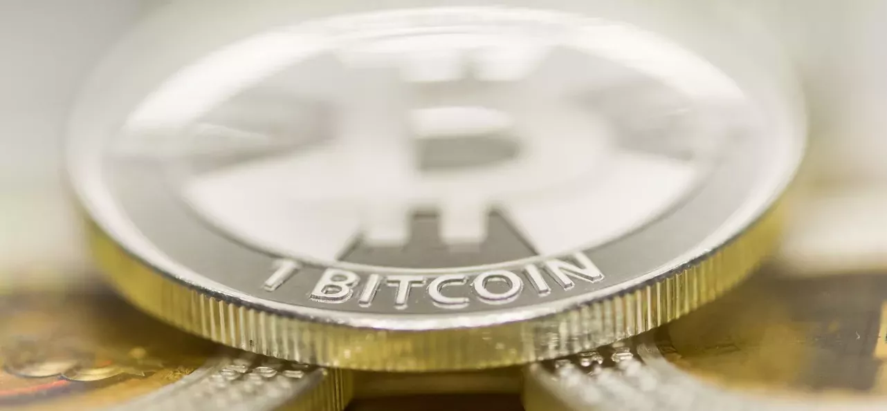 La capitalisation boursière du bitcoin a gonflé d'environ 8 milliards à 597 milliards.