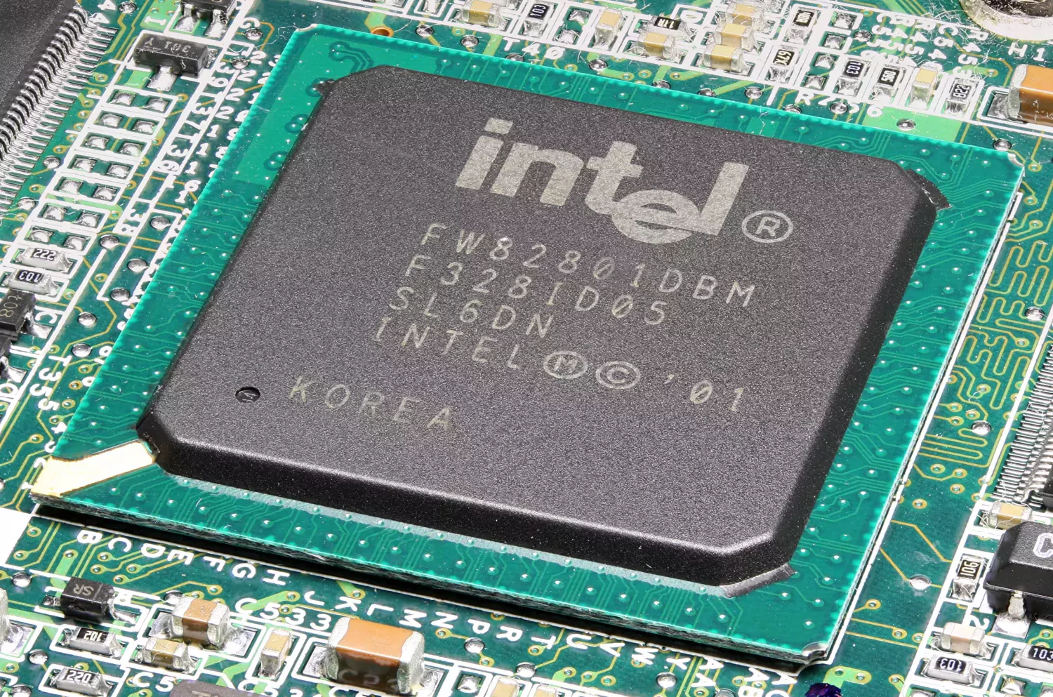 Intel a affirmé que le souci touchait tous les micro-processeurs modernes et pas seulement ceux de son groupe.(keystone)