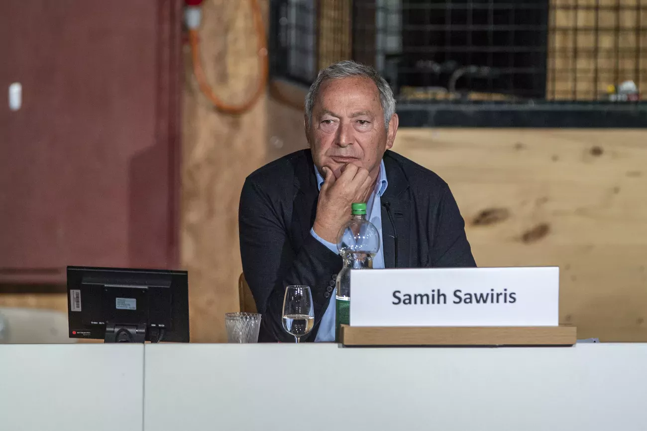 La société qui gère le domaine skiable à Andermatt est détenue majoritairement par Andermatt Swiss Alps de Samih Sawiris. 