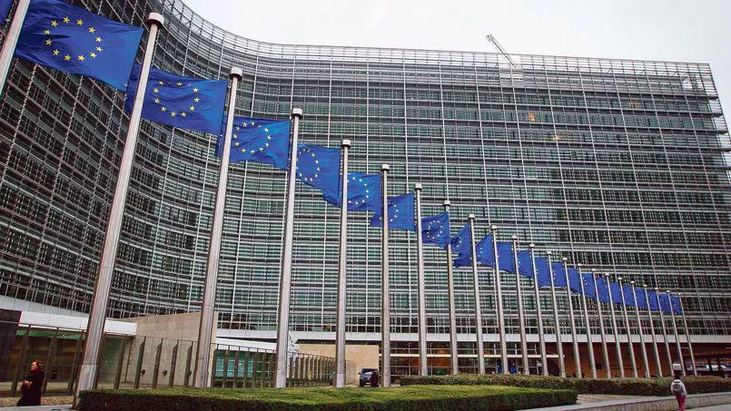 "L’Europe méridionale a succombé à une trop forte dose de crédit bon marché. Mais lorsque le crédit privé s’est retrouvé au point mort et que les symptômes de sevrage ont commencé à apparaître, la BCE a fourni une cure de remplacement. Au lieu de soigner la dépendance, cela a créé des économies accros, incapables de fonctionner sans leur dose de produit."