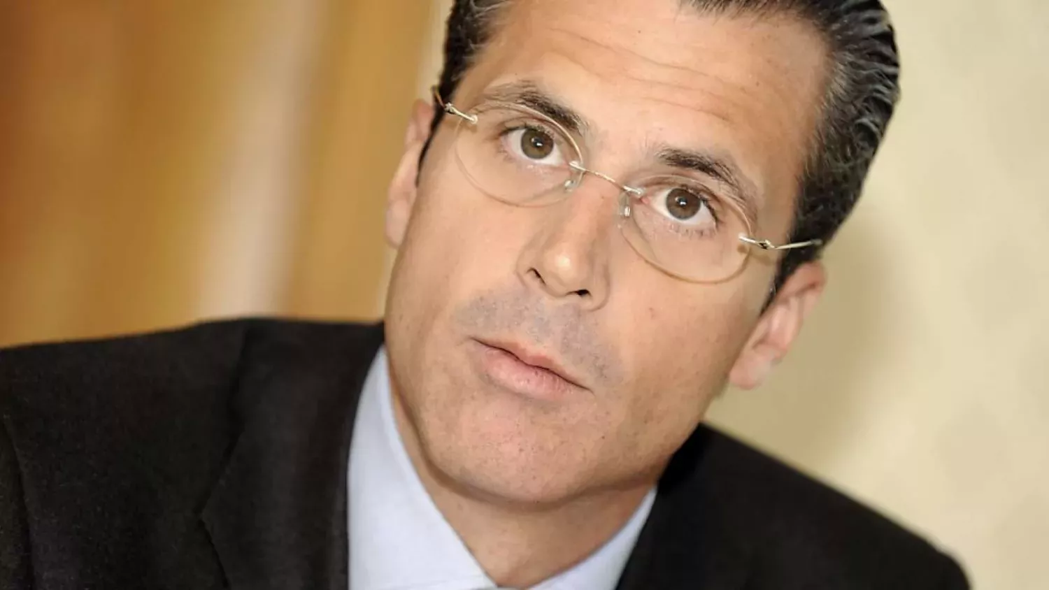 Philippe Gaydoul petit-fils du fondateur de Denner, Karl Schweri, qui possède notamment le fabricant de chaussures Navyboot, anticipe encore de nombreuses faillites. 