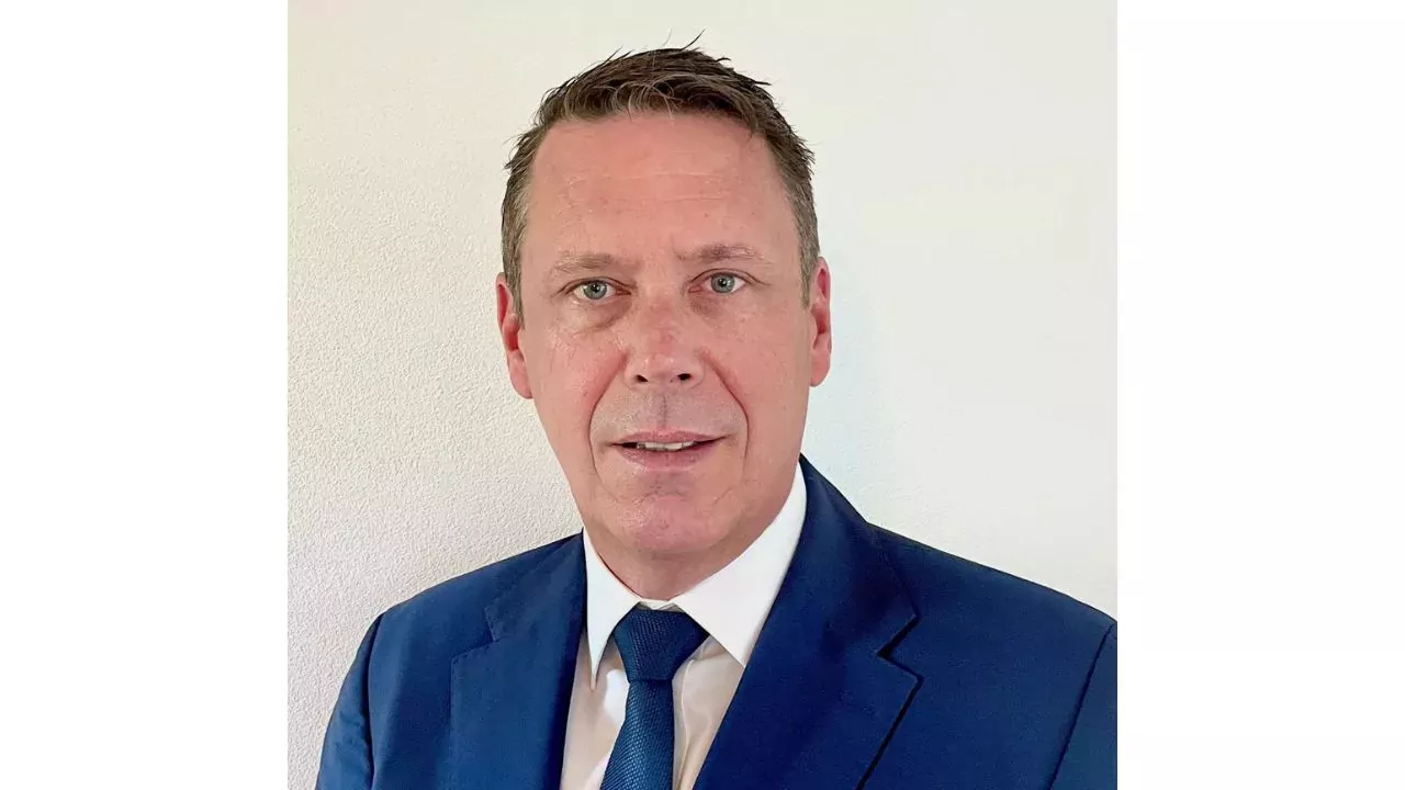 David Thomas compte 28 années d'expérience en marchés financiers.