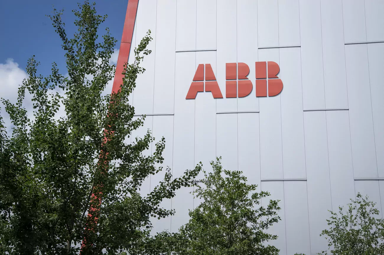 ABB avait indiqué en septembre avoir constitué des provisions d'environ 325 millions de dollars, ce qui a affecté les résultats du 3e trimestre.